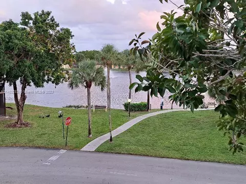301 Cambridge Rd #306, Hollywood, FL 33024
