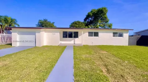 19135 NW 39th Pl, Miami Gardens, FL 33055