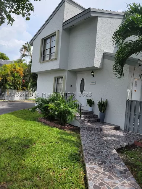 10584 NW 8 Ln #A-4, Miami, FL 33172