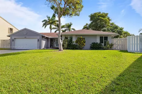 1070 Cumberland Ter, Davie, FL 33325