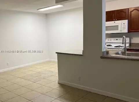 1100 NE 1st Ct #107, Hallandale Beach, FL 33009