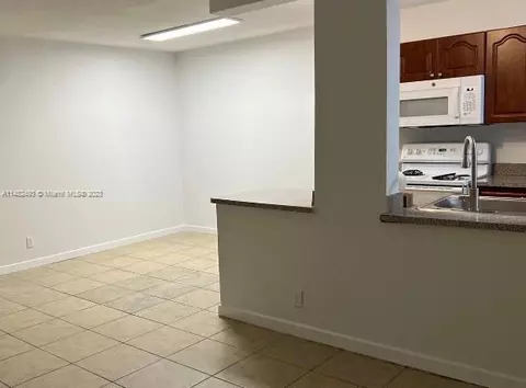 1100 NE 1st Ct #107, Hallandale Beach, FL 33009
