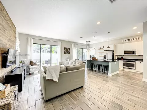 3262 W 96th Pl, Hialeah, FL 33018 photo 4