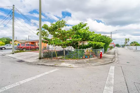 3901 E 3rd Ct, Hialeah, FL 33013 photo 20