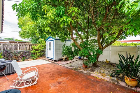 3901 E 3rd Ct, Hialeah, FL 33013 photo 17