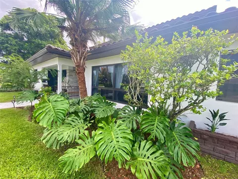 Exterior - 3202 Harrison St, Hollywood, FL 33021 photo 5 of 16