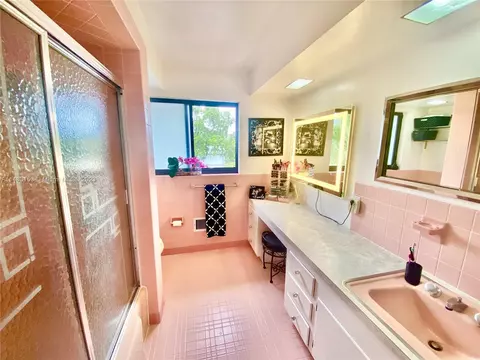 Bath - 3202 Harrison St, Hollywood, FL 33021 photo 3 of 3