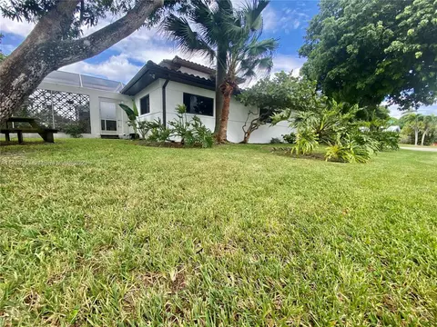 Exterior - 3202 Harrison St, Hollywood, FL 33021 photo 7 of 16