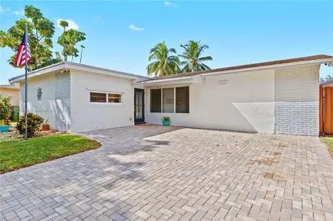 710 NW 92nd Ave, Pembroke Pines, FL 33024