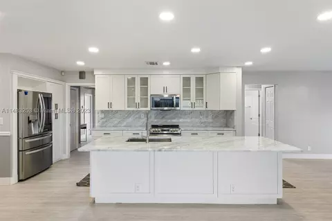 823 NW 84th Dr, Coral Springs, FL 33071