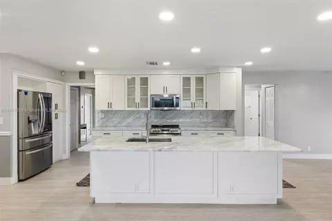 823 NW 84th Dr, Coral Springs, FL 33071