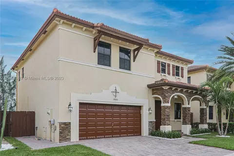 9840 NW 86th Ter, Doral, FL 33178