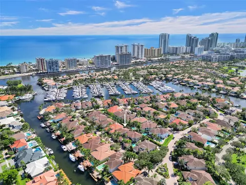 920 Captiva Dr, Hollywood, FL 33019