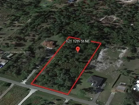 621 NE 12 St, Naples, FL 34120