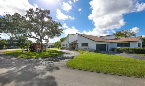 9701 Sea Turtle Dr, Plantation, FL 33324