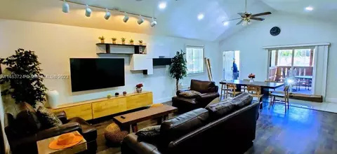 1531 NE 35th St, Oakland Park, FL 33334