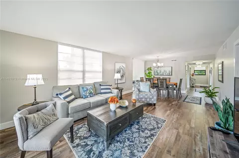 1000 Colony Point Cir #123, Pembroke Pines, FL 33026