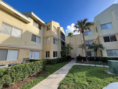 5740 Rock Island Rd #279, Tamarac, FL 33319