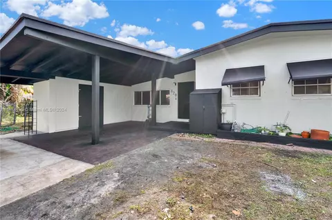 820 NW 170th Ter, Miami Gardens, FL 33169