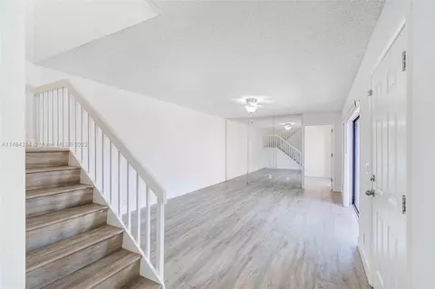 2559 Garden Ct, Hollywood, FL 33026