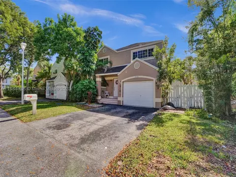 10200 NW 3rd St, Pembroke Pines, FL 33026