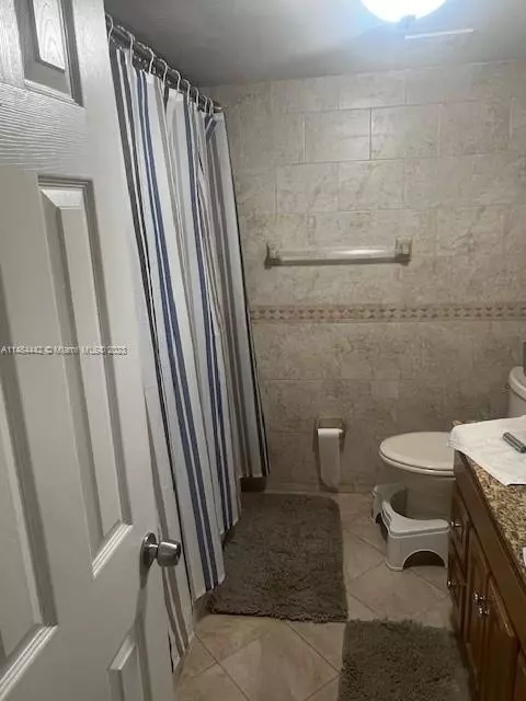 1335 W 68th St #406, Hialeah, FL 33014 photo 5