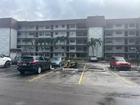 1335 W 68th St #406, Hialeah, FL 33014