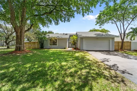 11901 Sailboat Dr, Hollywood, FL 33026