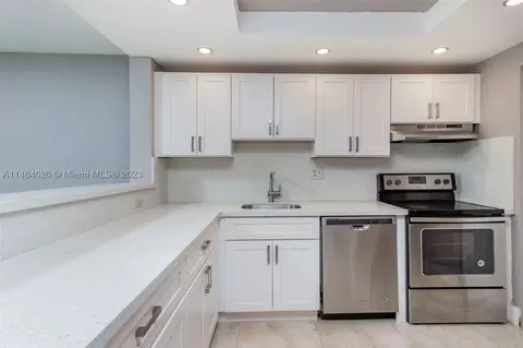 8060 N Colony Cir N #204, Tamarac, FL 33321