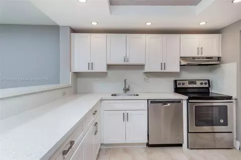 8060 N Colony Cir N #204, Tamarac, FL 33321