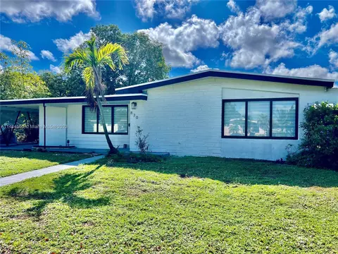 830 NW 170th Ter, Miami Gardens, FL 33169