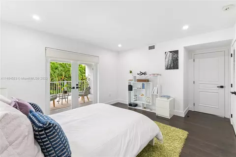 Bedroom - 475 Harbor Dr, Key Biscayne, FL 33149 photo 5 of 10