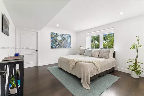 Bedroom - 475 Harbor Dr, Key Biscayne, FL 33149 photo 7 of 10