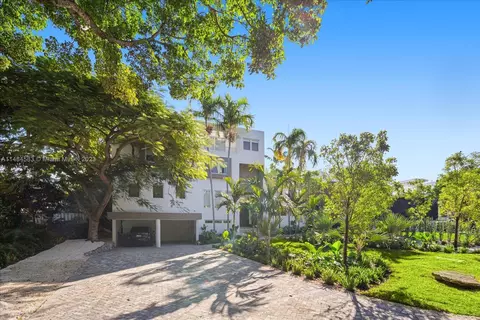Exterior - 475 Harbor Dr, Key Biscayne, FL 33149 photo 3 of 14