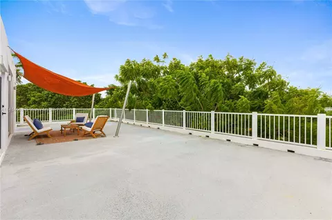 Exterior - 475 Harbor Dr, Key Biscayne, FL 33149 photo 12 of 14