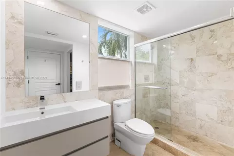 Bath - 475 Harbor Dr, Key Biscayne, FL 33149 photo 5 of 6