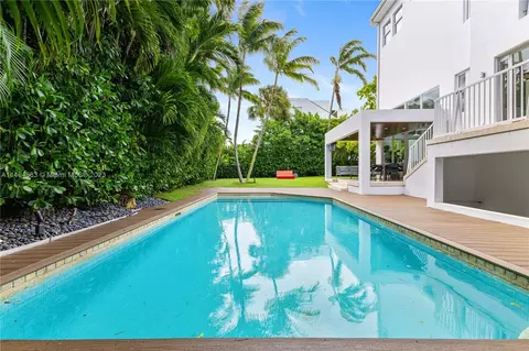 Exterior - 475 Harbor Dr, Key Biscayne, FL 33149 photo 8 of 14