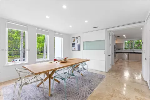 Dining - 475 Harbor Dr, Key Biscayne, FL 33149 photo 1 of 2