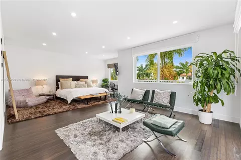 Bedroom - 475 Harbor Dr, Key Biscayne, FL 33149 photo 1 of 10