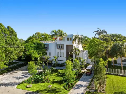 Exterior - 475 Harbor Dr, Key Biscayne, FL 33149 photo 2 of 14
