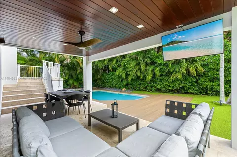 Exterior - 475 Harbor Dr, Key Biscayne, FL 33149 photo 10 of 14
