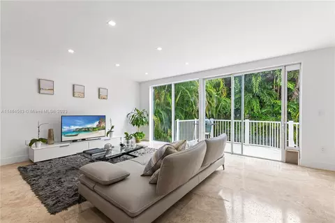 Living - 475 Harbor Dr, Key Biscayne, FL 33149 photo 5 of 6