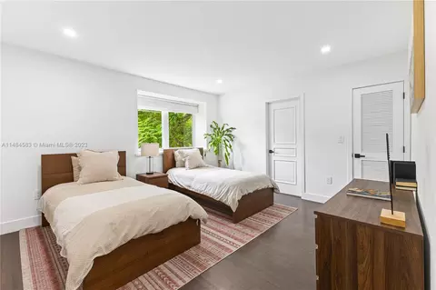 Bedroom - 475 Harbor Dr, Key Biscayne, FL 33149 photo 9 of 10