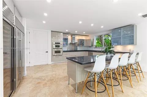 Kitchen - 475 Harbor Dr, Key Biscayne, FL 33149 photo 4 of 4