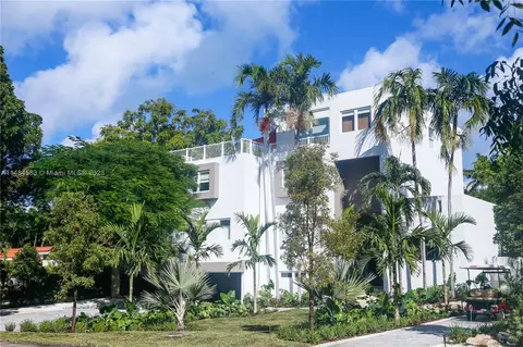 Exterior - 475 Harbor Dr, Key Biscayne, FL 33149 photo 5 of 14
