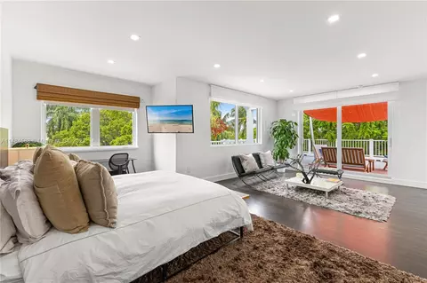 Bedroom - 475 Harbor Dr, Key Biscayne, FL 33149 photo 3 of 10