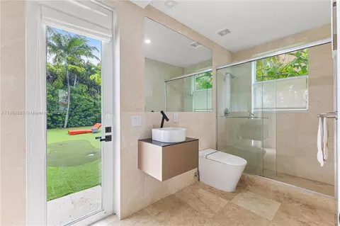 Bath - 475 Harbor Dr, Key Biscayne, FL 33149 photo 1 of 6