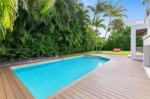 Exterior - 475 Harbor Dr, Key Biscayne, FL 33149 photo 7 of 14