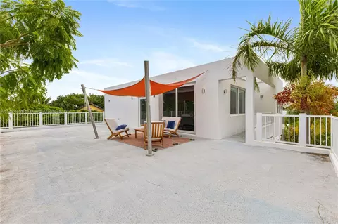 Exterior - 475 Harbor Dr, Key Biscayne, FL 33149 photo 11 of 14