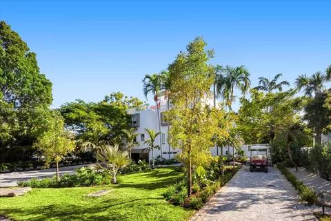 Exterior - 475 Harbor Dr, Key Biscayne, FL 33149 photo 4 of 14